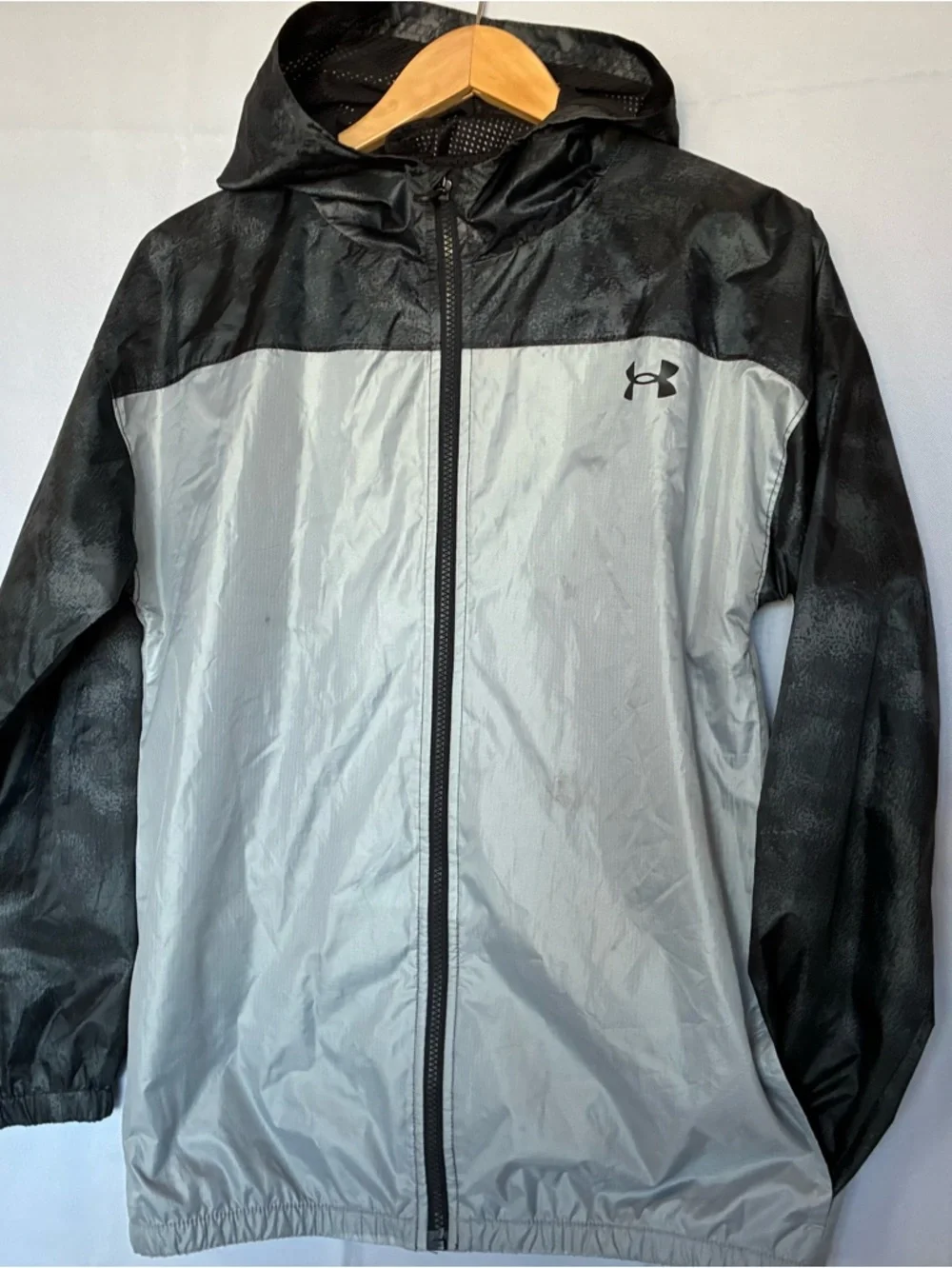 UNDER ARMOUR boys size XL hooded wind jacket - Picture 3 of 6